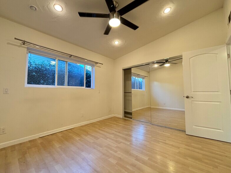 Unit 1 - 538 Brooks Ave