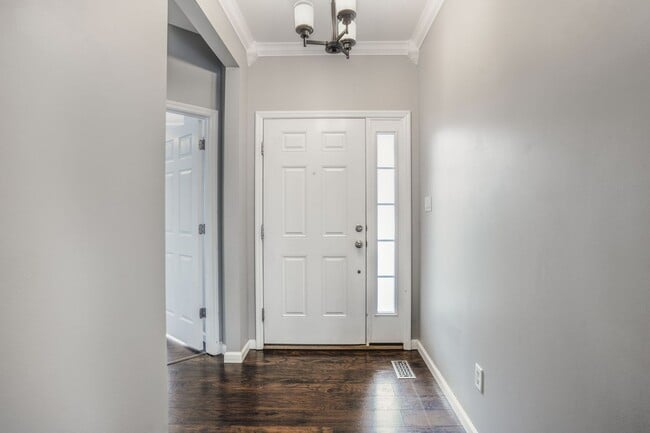 Building Photo - Beautiful 3-Bed, 3-Bath Home in Excellent ...