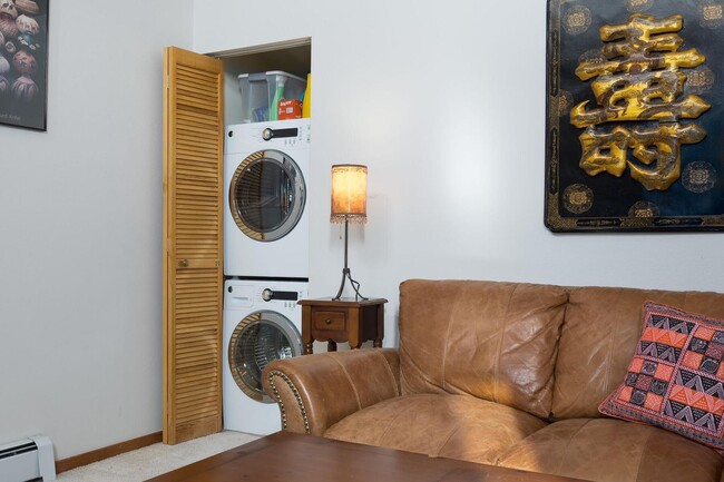 Building Photo - Available now!  Year lease!   Three Bedroo...