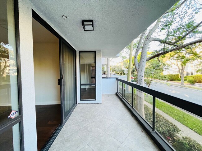 Building Photo - Lush and Lavish Lower Level Beverly Hills ...