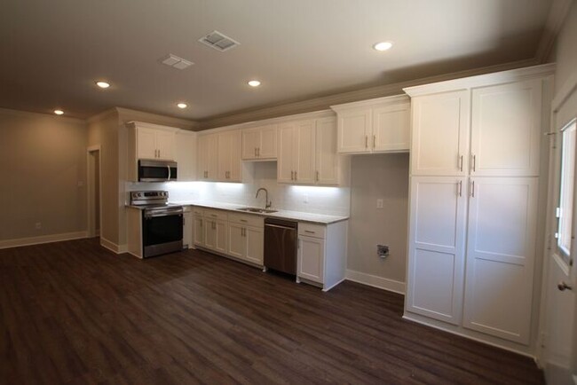 Building Photo - Luxury 3 Bedroom 2 Bath Townhomes in Bulla...