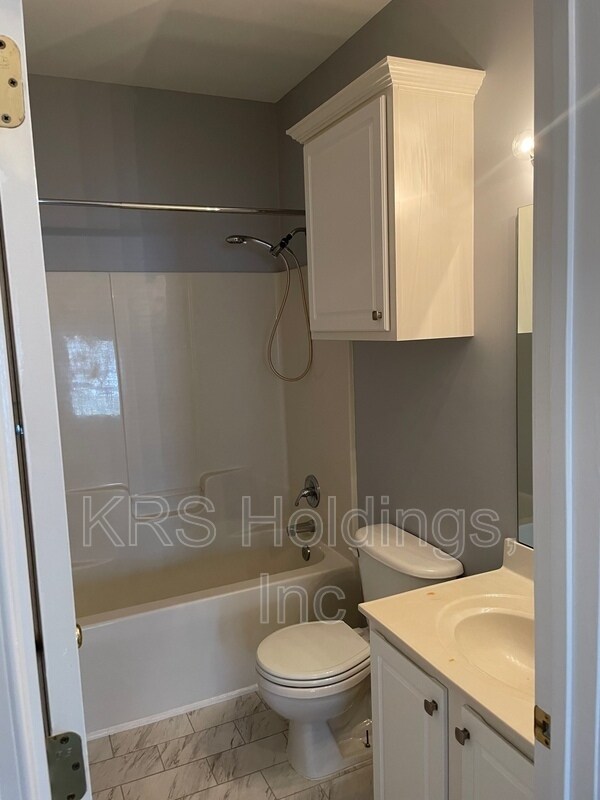 Building Photo - 1617 Mudham Rd