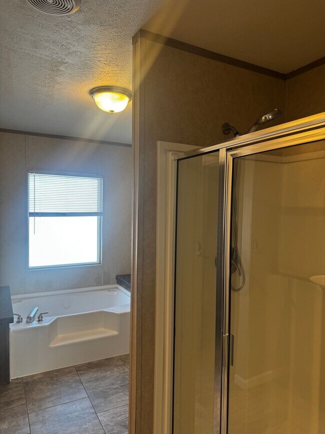 Building Photo - Spacious Four Bedroom Home - Pet Friendly and Horses Allowed!