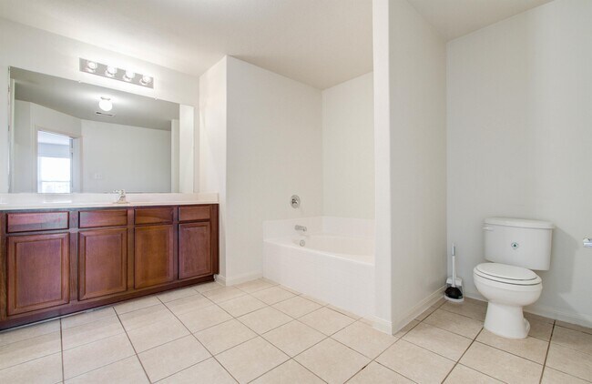 Building Photo - 8218 Hall View Dr