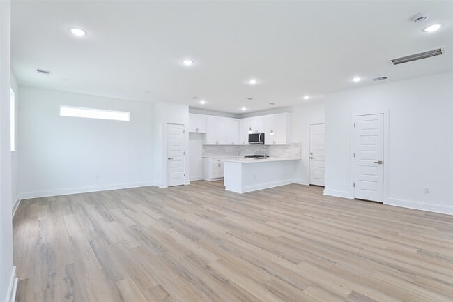 Building Photo - 8220 Bonaire St