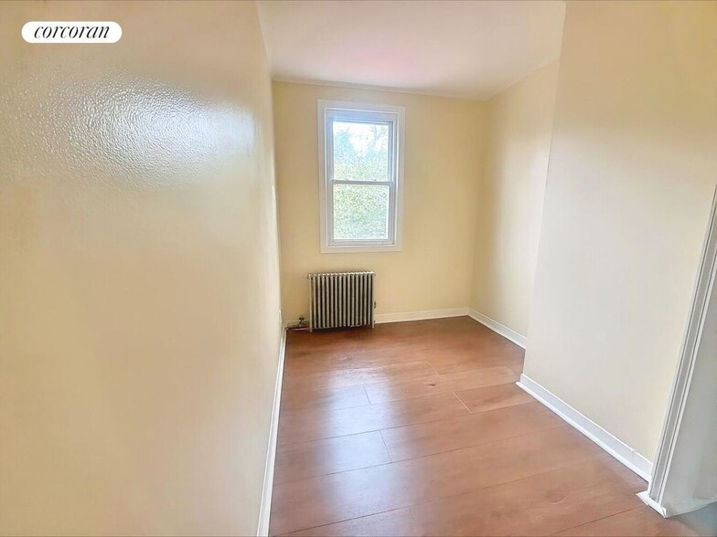 Building Photo - 65 Conklin Ave