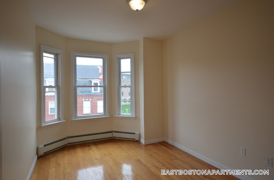 Building Photo - 16 Chelsea St