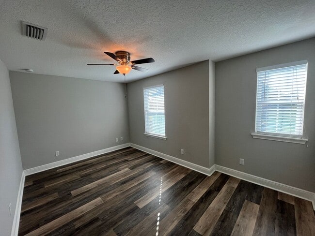 Building Photo - 2697 E Washington St