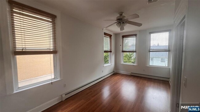 Building Photo - 82 Edgewater Pl