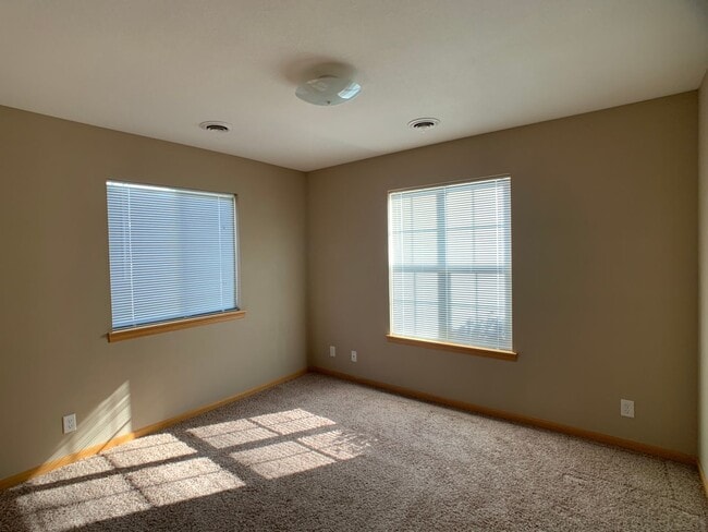 Building Photo - WEST SIDE OF MANHATTAN! FENCED BACKYARD!