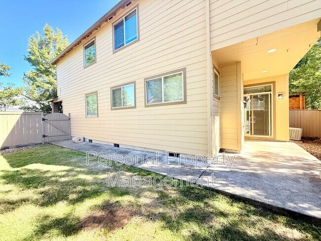 Building Photo - 3368 NW 47th Dr