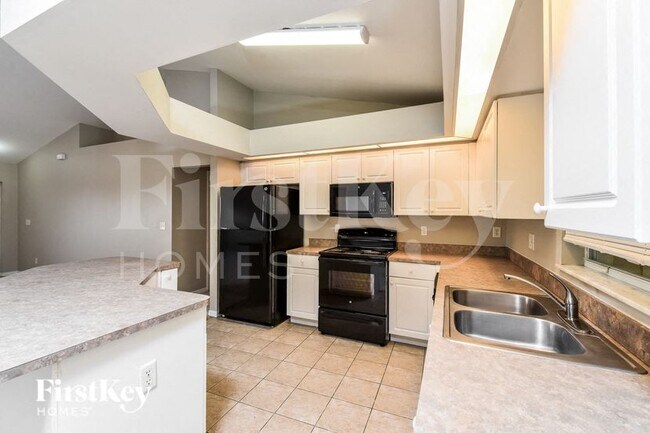 Building Photo - 2014 NW 16th Pl