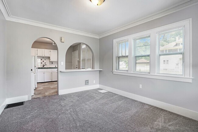 Building Photo - 459 Dickinson St SE