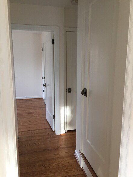 Building Photo - 4070 NE 8th Ave