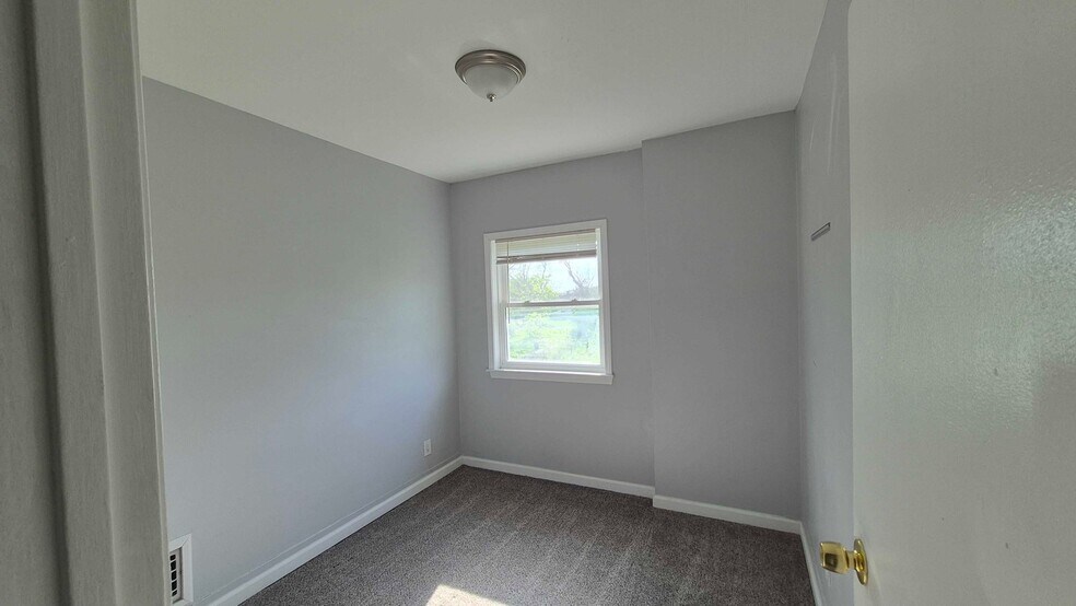 Building Photo - 300 Oxford Ave