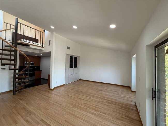 Building Photo - 2812 E 27th St