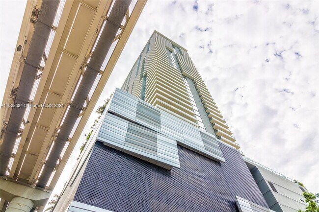 Building Photo - 68 SE 6th St