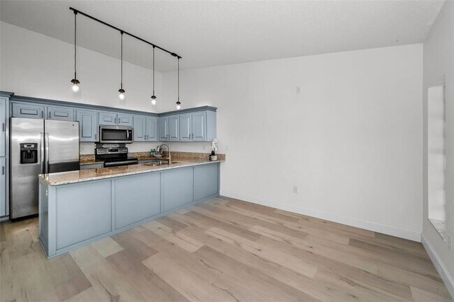 Building Photo - 3377 Crystal Ct E