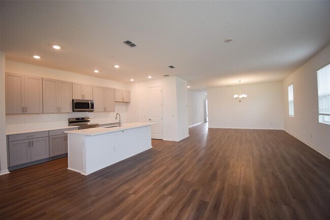 Building Photo - 2370 Lancashire St