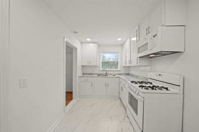Building Photo - 5023 Hull St