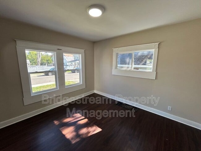 Building Photo - 2213 Ravenwood Ave