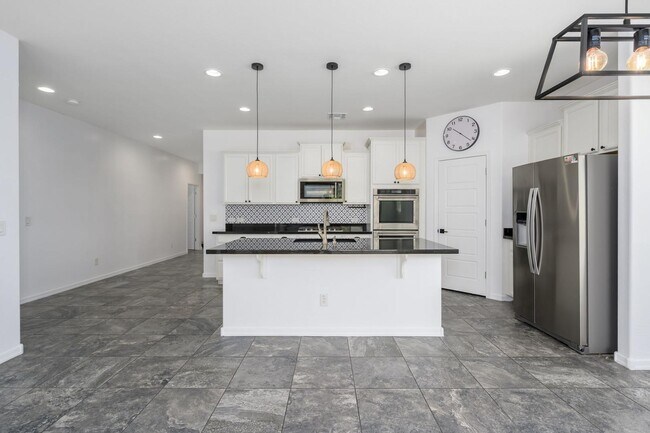 Building Photo - 8536 S 40th Glen