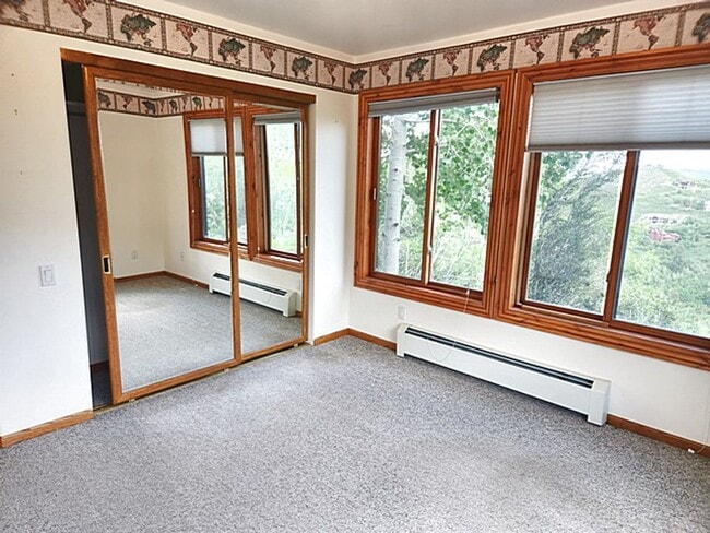 Building Photo - Private Pinebrook Estates Home