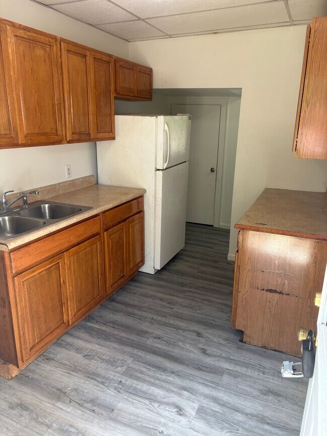 Building Photo - 3 Bedroom Duplex Apartment in Waterloo, IA
