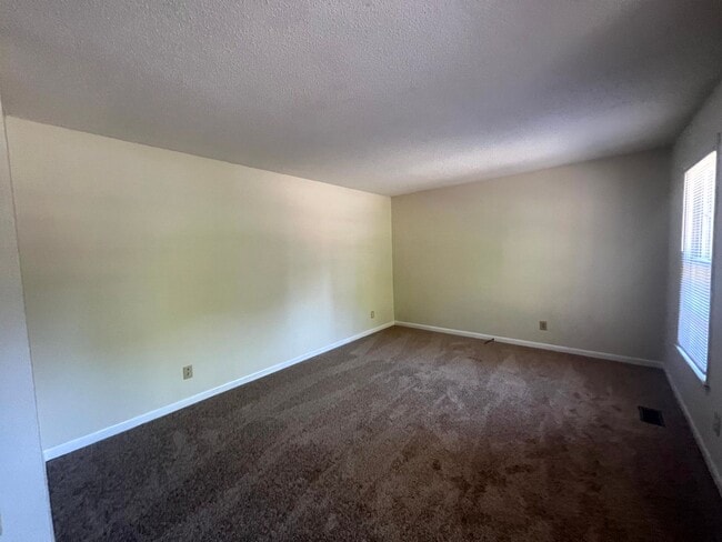Building Photo - 710 Dude Ct