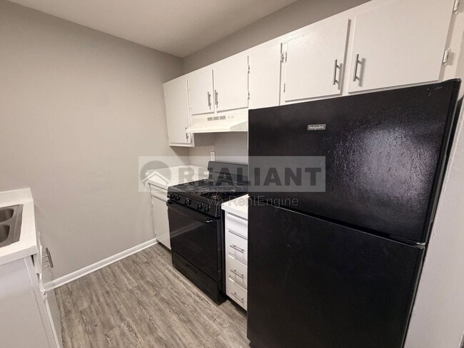 Building Photo - 2082 Fairmont Ct