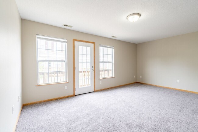 Building Photo - 2 Bedroom 2 Bathroom Town House - Interior Unit