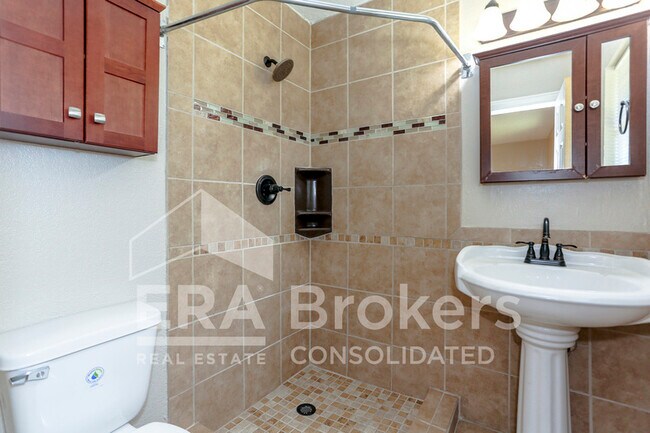 Building Photo - 1712 Sherman Dr