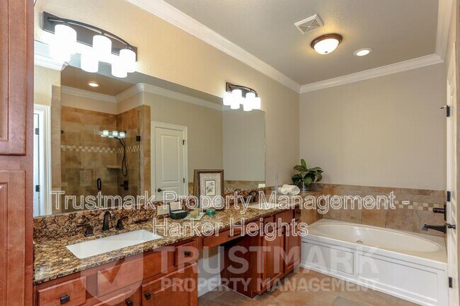 Building Photo - 3104 Sabine Cove