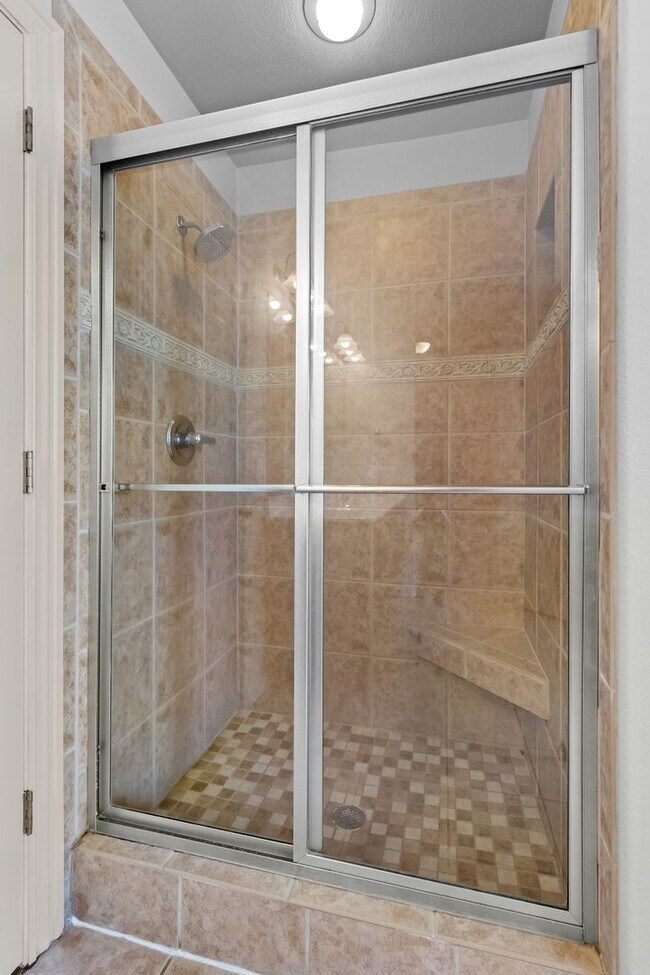 Building Photo - Come home to this gorgeous, light-filled home with an enormous and beautiful backyard!