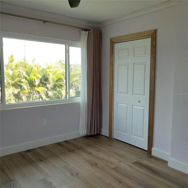 Building Photo - 351 Davenport Ave NE