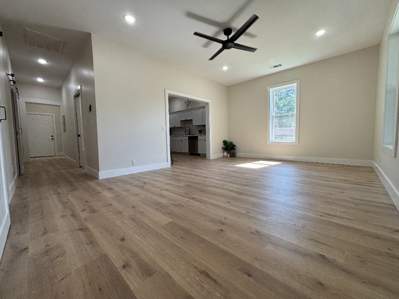 Building Photo - 321 E Main St