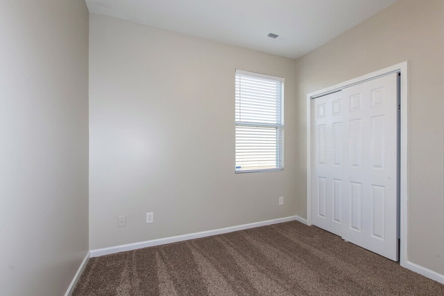 Building Photo - 9231 Yellow Oak Rd