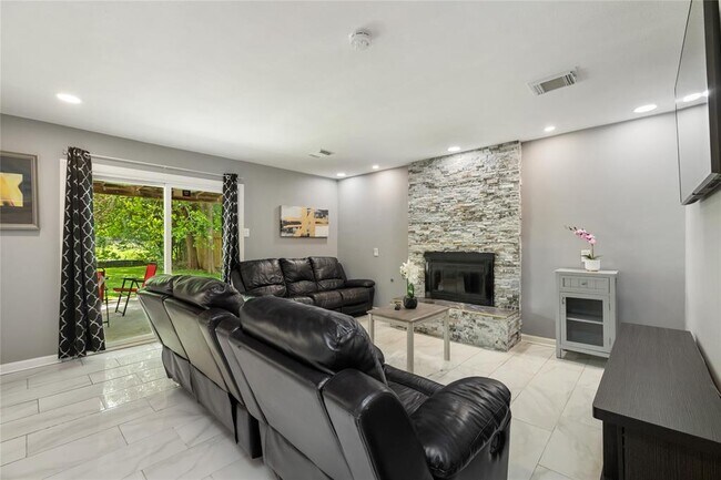 Building Photo - 11714 Fallwood Dr