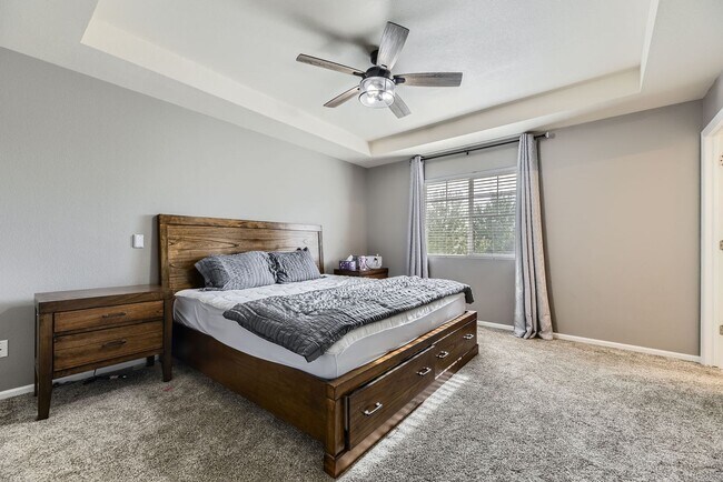 Building Photo - Beautiful 2 story 2,518 sq ft 4 bed 2.5 bath single family home