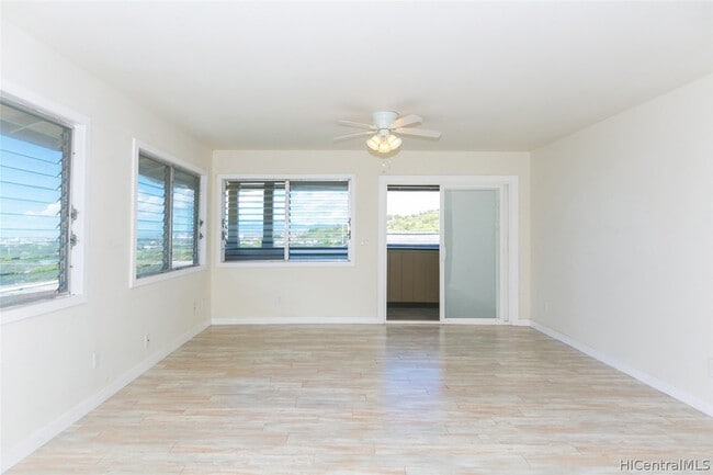 Building Photo - 1915 Kalihi St