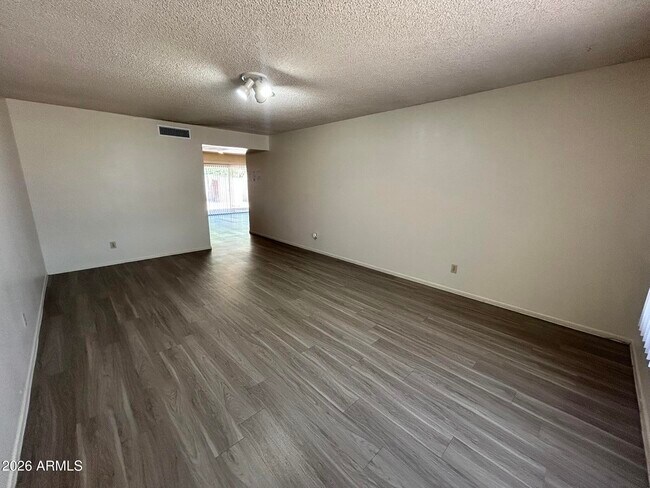 Building Photo - 5309 S River Dr