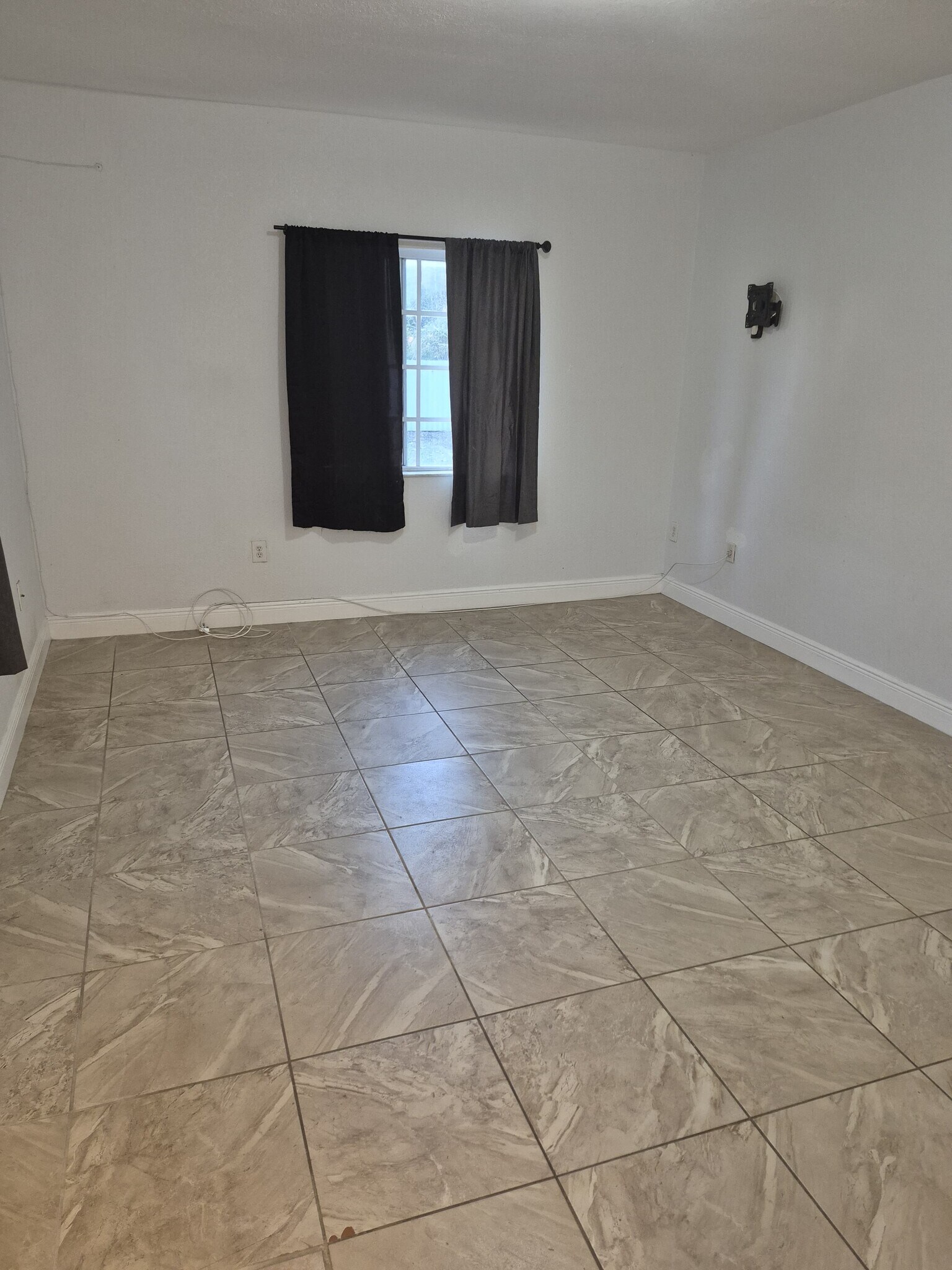 Building Photo - 448 NW 4th Ave