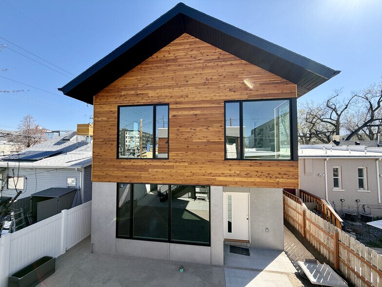 Unit B - 806 S Jefferson St