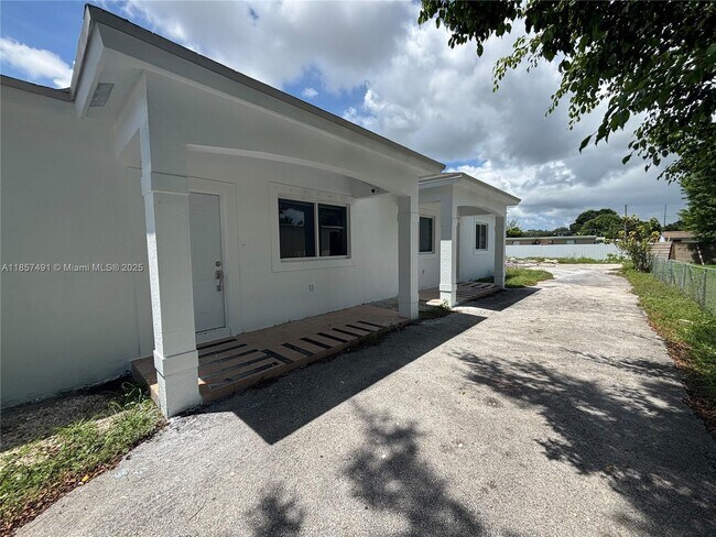 Building Photo - 26514 SW 138th Ave