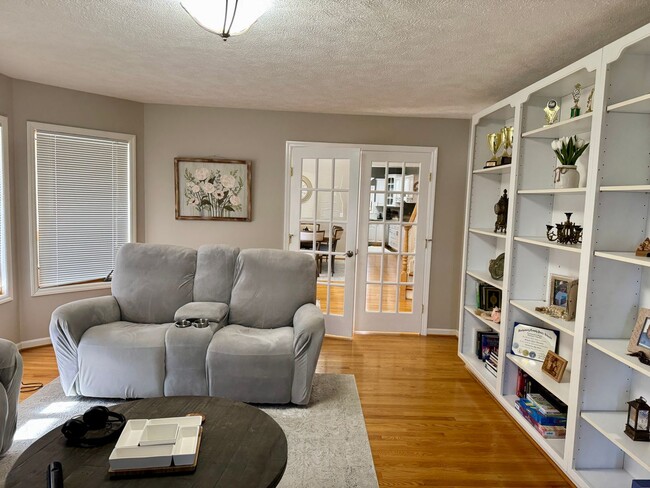 Building Photo - Spacious Two-Story Home in Blacksburg