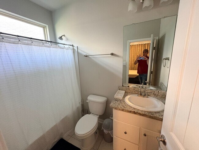 Building Photo - 3258 Lake Crest Dr
