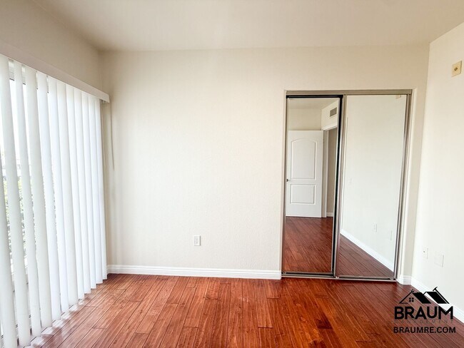 Building Photo - 332 S Virgil Ave