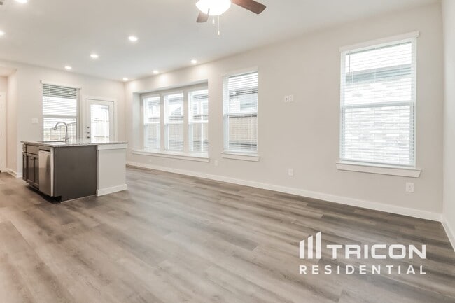 Building Photo - 2516 Finch Holw Dr
