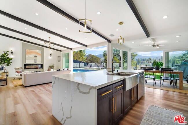 Building Photo - 4670 Brewster Dr