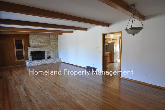 Building Photo - 3 Bedroom Duplex